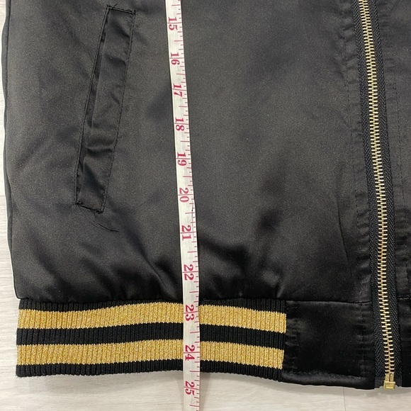 NBA UNK Chicago Bulls Black and Gold Bomber Jacket - Picture 15 of 16